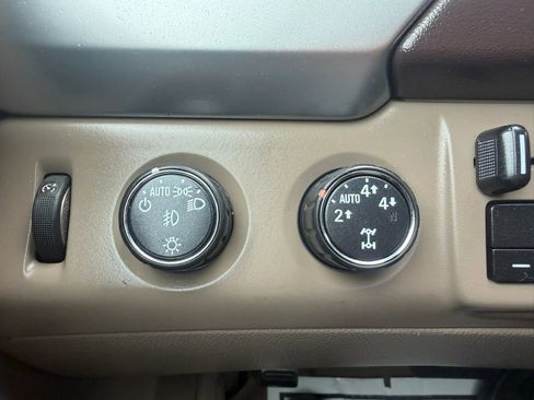 Used 2015 Chevrolet Suburban LT AWD/4WD image 17