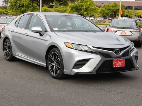 Certified 2020 Toyota Camry SE FWD image 3