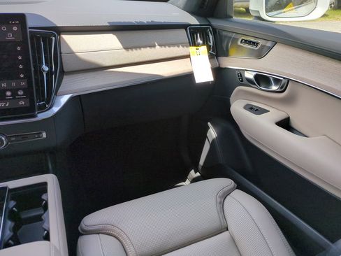 New 2025 Volvo XC90 B6 Ultra w/ Lounge Package image 15