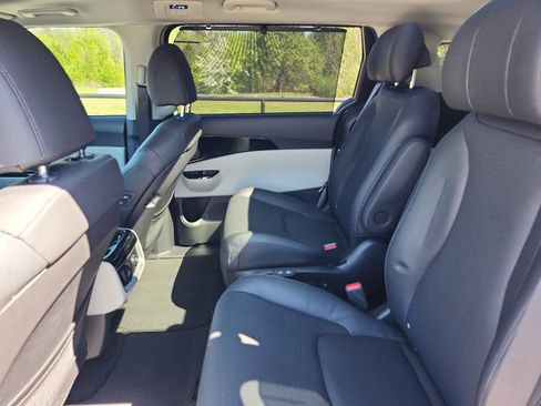 Used 2023 Kia Carnival SX Prestige image 11