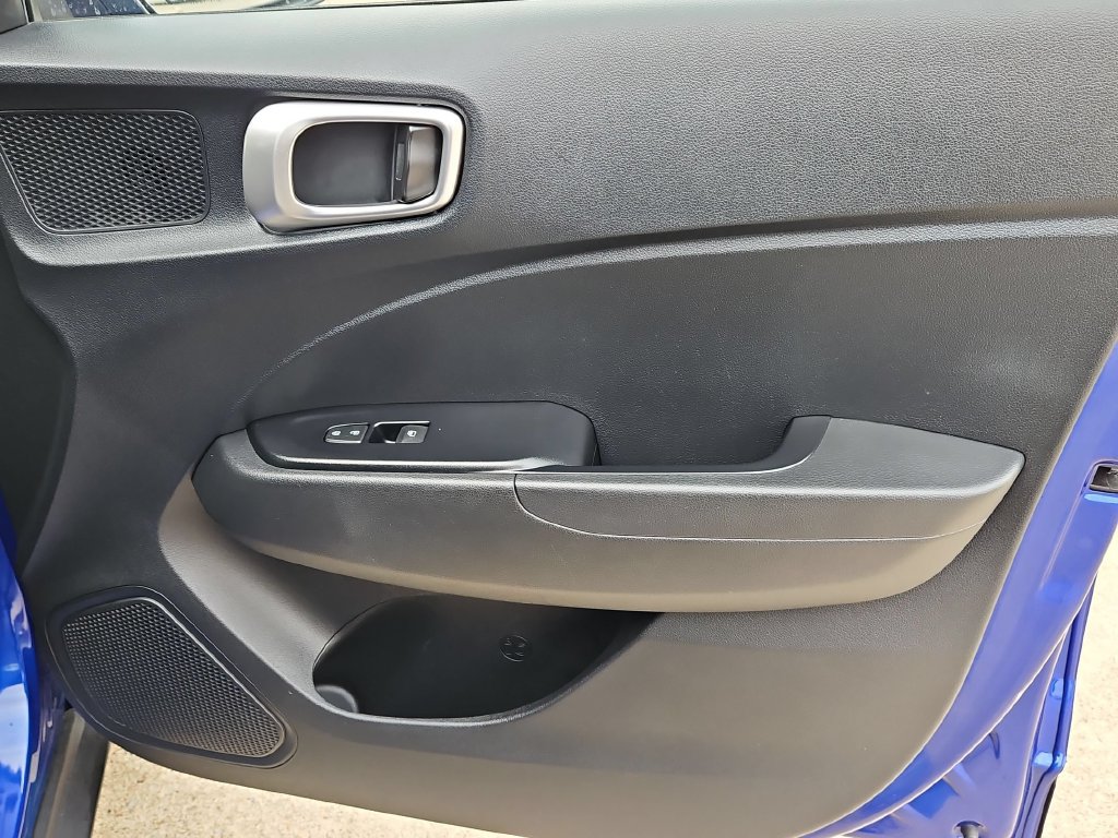Used 2025 Hyundai Venue SEL FWD image 33