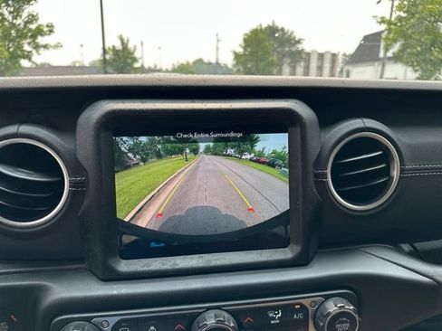Used 2023 Jeep Wrangler Unlimited Sahara w/ Cold Weather Group AWD/4WD image 36