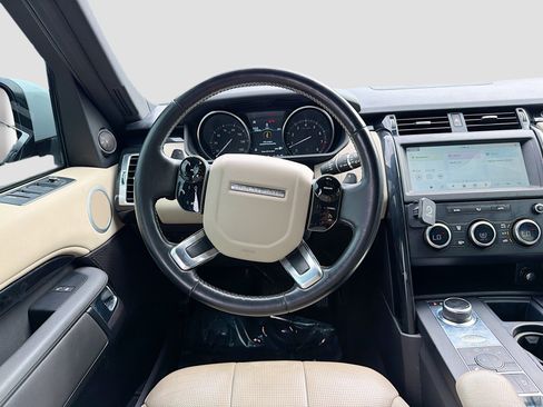 Used 2019 Land Rover Discovery SE image 18