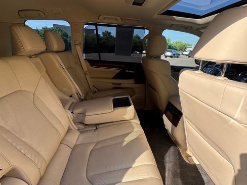 Used 2021 Lexus LX 570 4WD w/ Luxury Package image 12