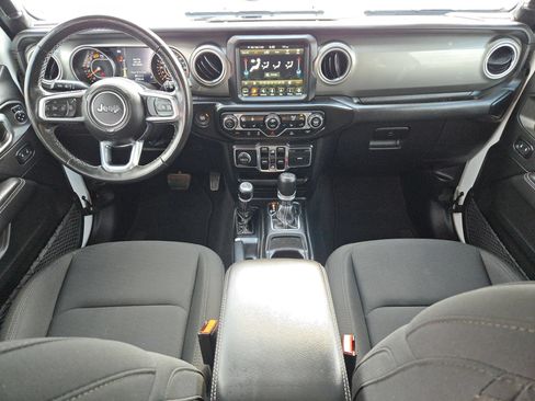 Used 2022 Jeep Wrangler Unlimited Sahara w/ Cold Weather Group AWD/4WD image 15