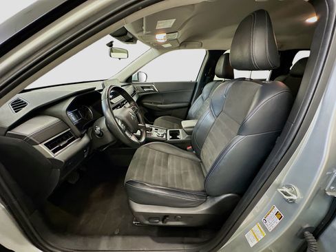 Used 2024 Mitsubishi Outlander SE image 13