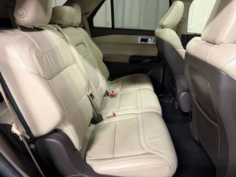 Used 2020 Ford Explorer Platinum w/ Premium Technology Package AWD/4WD image 27