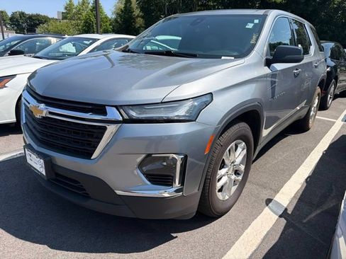 Used 2023 Chevrolet Traverse LS AWD/4WD image 2