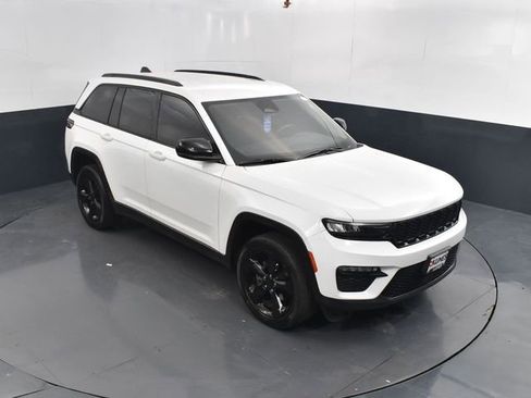 Used 2023 Jeep Grand Cherokee Limited w/ Black Appearance Package image 36