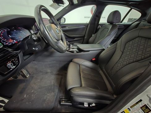 Used 2022 BMW 530i xDrive w/ M Sport Package image 11