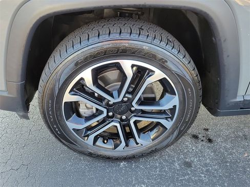 Used 2024 Jeep Compass Limited image 6