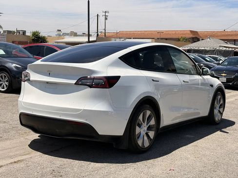 Used 2021 Tesla Model Y Long Range AWD/4WD image 4