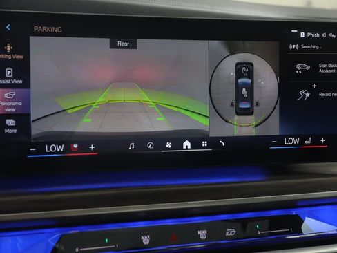 Used 2023 BMW 740i w/ Parking Assistance Package image 10