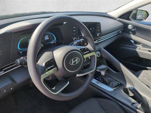 New 2026 Hyundai Elantra SE FWD image 3