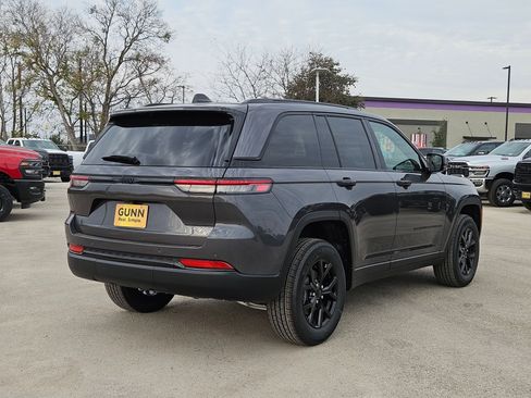 New 2025 Jeep Grand Cherokee Altitude image 3
