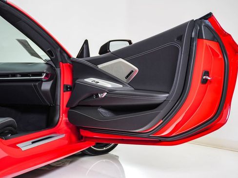 Used 2021 Chevrolet Corvette Stingray Preferred Cpe w/ Z51 Performance Package RWD image 19