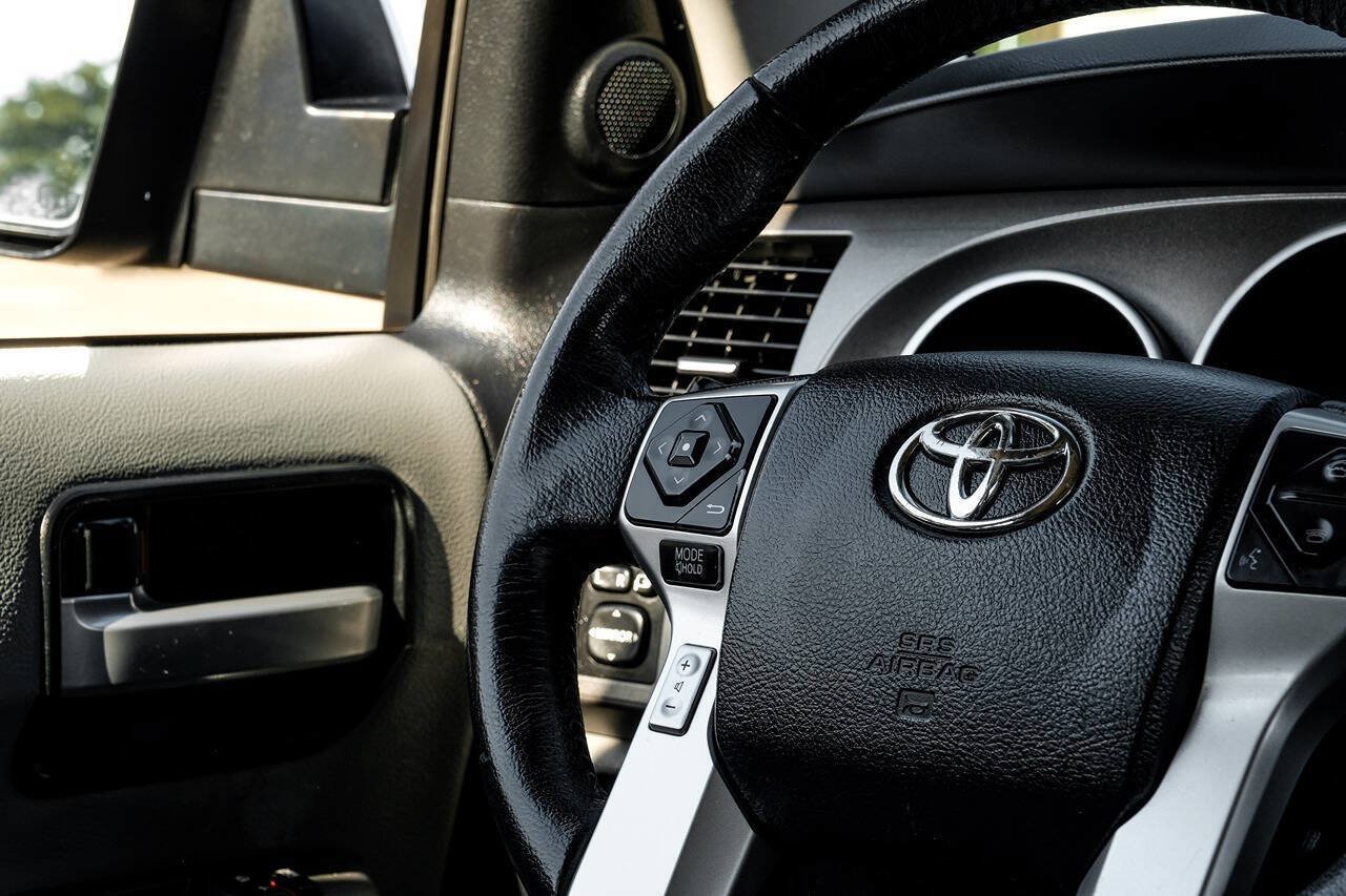 Used 2015 Toyota Sequoia Limited AWD/4WD image 24