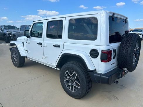 Used 2025 Jeep Wrangler Unlimited Sahara AWD/4WD image 7