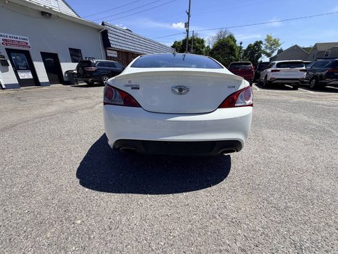 Used 2010 Hyundai Genesis 2.0T RWD image 16