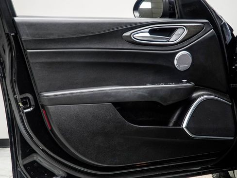 Used 2022 Alfa Romeo Giulia Ti image 33