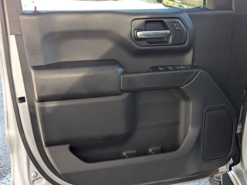 Used 2020 Chevrolet Silverado 1500 Custom w/ Custom Value Package image 11