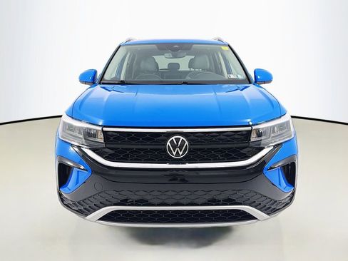 Used 2023 Volkswagen Taos SE w/ Panoramic Sunroof Package AWD/4WD image 2