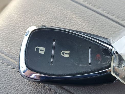 Used 2023 Chevrolet Traverse LS image 36