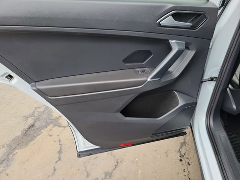 Used 2018 Volkswagen Tiguan SEL image 15