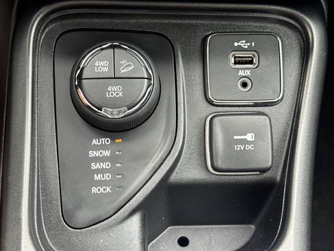 Used 2021 Jeep Compass Trailhawk AWD/4WD image 22