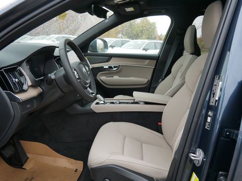 New 2026 Volvo XC90 B6 Plus w/ Protection Package Premier AWD/4WD image 5