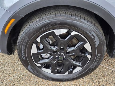 Used 2025 Kia Sorento S FWD image 7