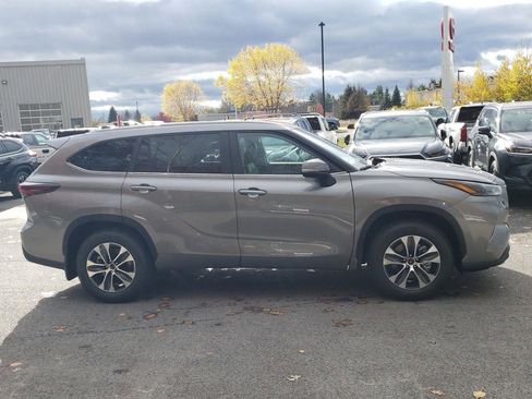 New 2026 Toyota Highlander XLE image 5