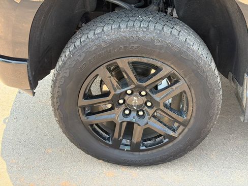 Used 2025 Chevrolet Silverado 1500 Custom Trail Boss w/ Turbomax Blackout Package AWD/4WD image 31