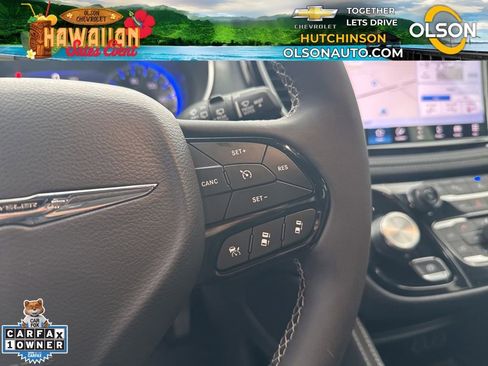 Used 2025 Chrysler Pacifica Limited image 18