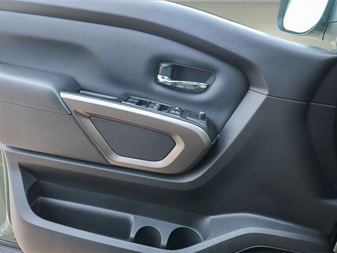 Used 2024 Nissan Titan SV w/ SV Bronze Edition Package image 17