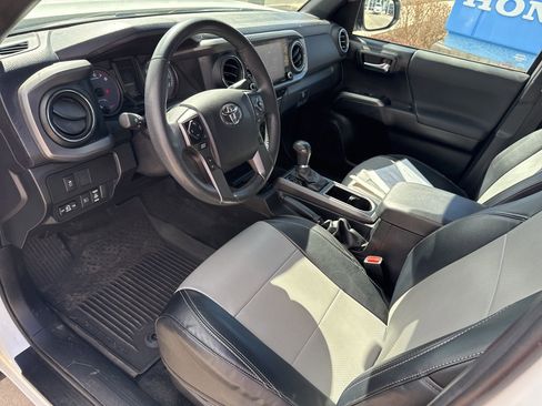 Used 2021 Toyota Tacoma TRD Off-Road w/ Technology Package image 16