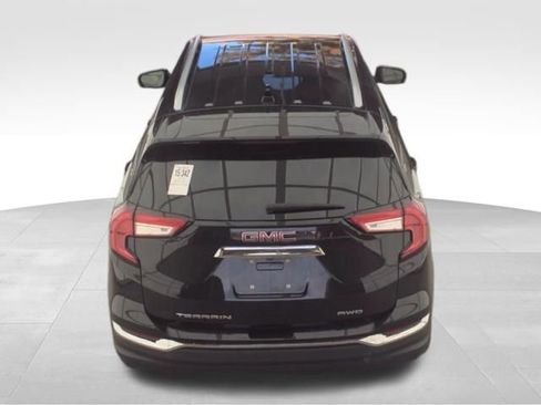 Used 2024 GMC Terrain SLT image 4