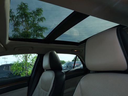 Used 2018 Chrysler 300 C w/ Sun, Sound & Nav Package image 17