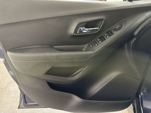 Used 2018 Chevrolet Trax LT w/ LT Convenience Package image 20