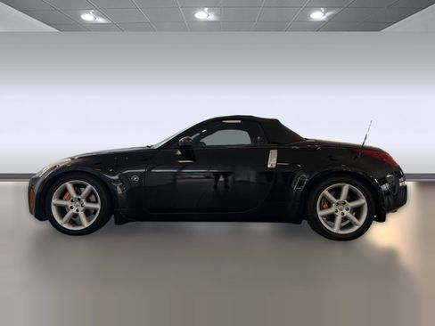Used 2005 Nissan 350Z Grand Touring RWD image 2
