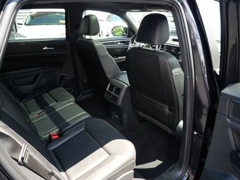 Used 2020 Volkswagen Atlas Cross Sport SE AWD/4WD image 23