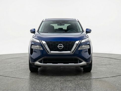 Used 2025 Nissan Rogue SV image 2
