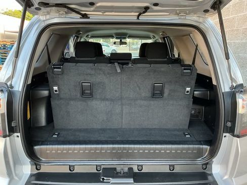 Used 2015 Toyota 4Runner SR5 AWD/4WD image 21