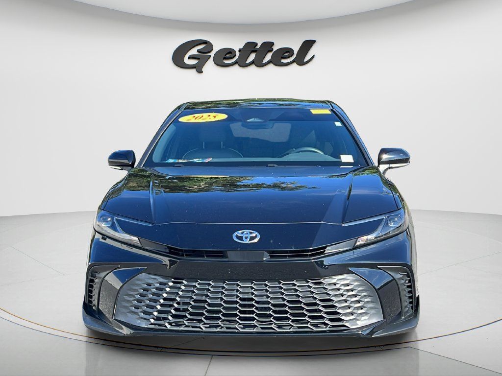 Used 2025 Toyota Camry SE FWD image 2