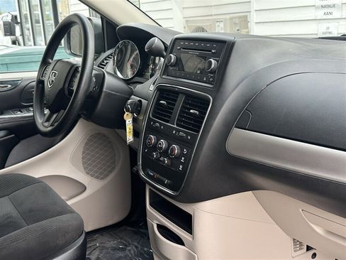 Used 2016 Dodge Grand Caravan SE w/ Quick Order Package 29E SE FWD image 9