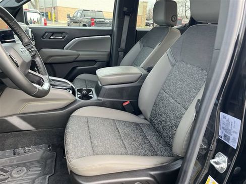 Certified 2024 Chevrolet Colorado ZR2 w/ Technology Package AWD/4WD image 16