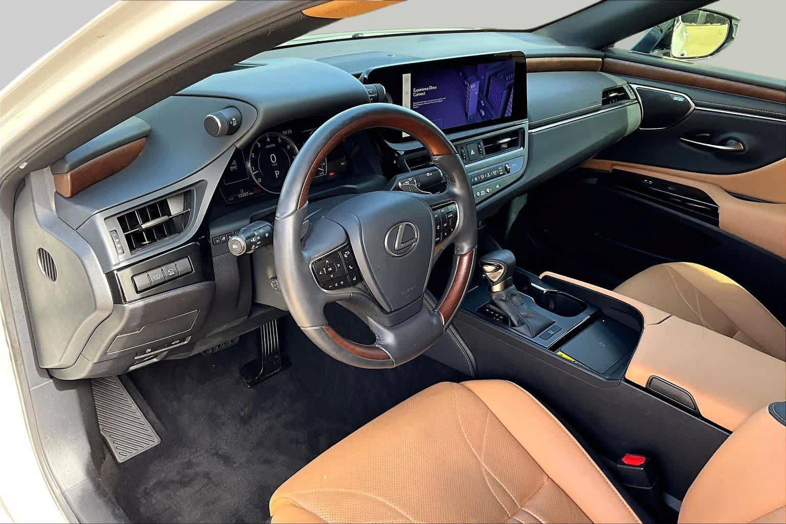 Used 2024 Lexus ES 350 Ultra Luxury w/ Accessory Package (Z2) FWD image 18