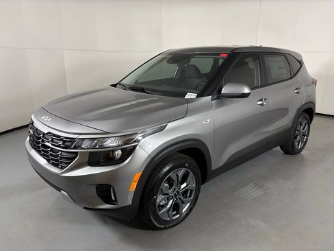 New 2026 Kia Seltos LX FWD image 4