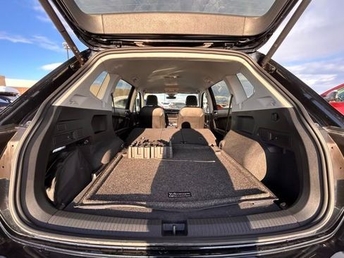 Used 2024 Volkswagen Tiguan SE image 49