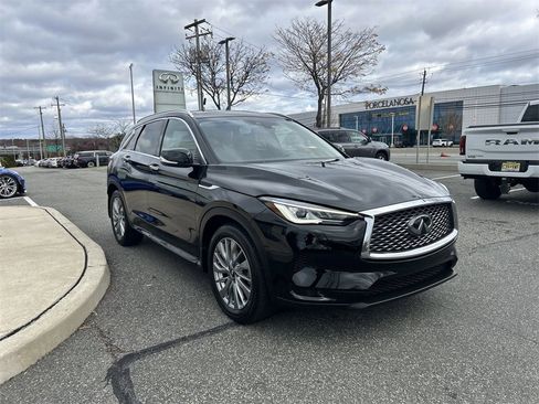 Certified 2025 INFINITI QX50 Luxe image 2